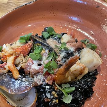 Herringbone Waikiki - Seafood Near Me - Honolulu, Hawaii