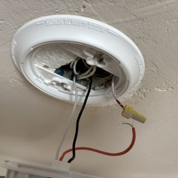GS Retrofit - As you can see no tape the wire fell off as soon as I opened the detector. - Home Inspectors Near Me GS Retrofit - As you can see no tape the wire fell off as soon as I opened the detector. - Home Inspectors Near Me