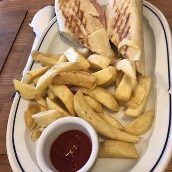 Tree House Cafe - Panini with chips - Cafes Near Me - Dingle, Kentucky Tree House Cafe - Panini with chips - Cafes Near Me - Dingle, Kentucky