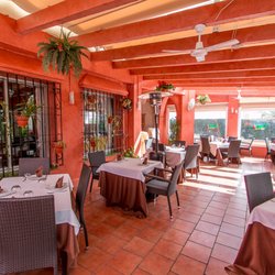 Chilli - Drop in for a quick bite, grab a speedy takeaway or do some fine dining at Restaurant Chilli-Indian -Tex Mex-Steakhouse.