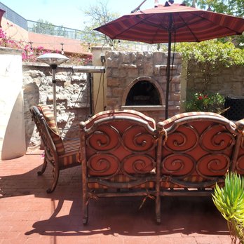 El Pollo Inka - Outside sitting area - Peruvian Near Me - Rolling Hills Estates, California El Pollo Inka - Outside sitting area - Peruvian Near Me - Rolling Hills Estates, California