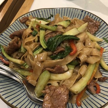 Casa Lafu - Sauteed noodkles with beef. Good. - Dim Sum Near Me - Madrid, M