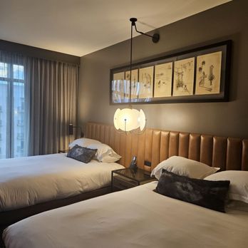 Thompson Savannah - Double QUEEN beds, unlike the ones Hyatt Regency on River Street. - Hotels Near Me - Savannah, Georgia Thompson Savannah - Double QUEEN beds, unlike the ones Hyatt Regency on River Street. - Hotels Near Me - Savannah, Georgia