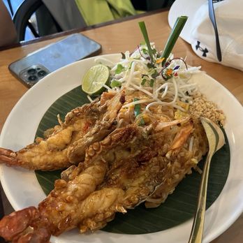 Oraan Thai Eatery - pad thai with shrimp - Thai Near Me - San Francisco, California Oraan Thai Eatery - pad thai with shrimp - Thai Near Me - San Francisco, California