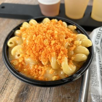 Octopus' Beer Garden - Mac & Cheese - Beer Gardens Near Me - Mount Clemens, Michigan