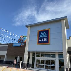 Aldi - Exterior