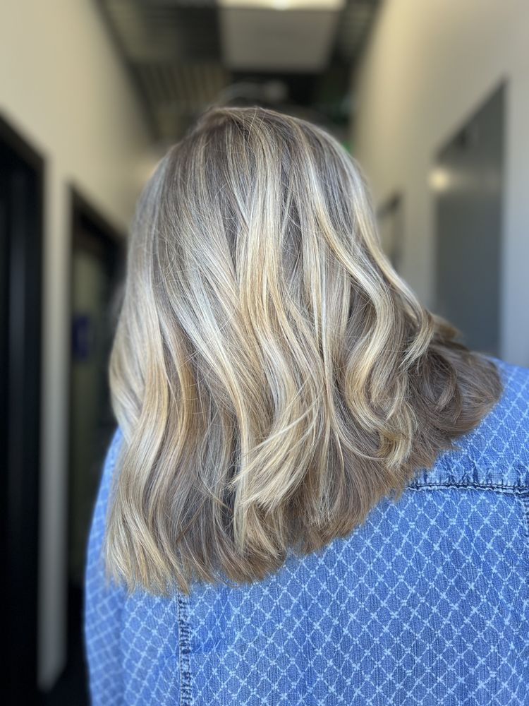 Tease + Tonic Beauty Lounge Logo