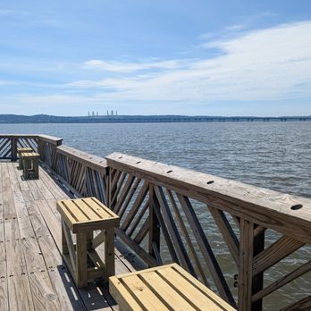 Memorial Park - So pretty, even if I catch nothing - Community Centers Near Me - Nyack, New York