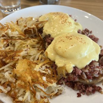 5800 North Cafe - Irish Benedict - Breakfast & Brunch Near Me - Chicago, Illinois
