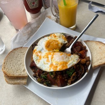 Vic's All Star Kitchen - Italian sausage Skillet. Orange juice is freshly squeezed. I recommend for a nice little brunch - American Near Me - Pleasanton, California