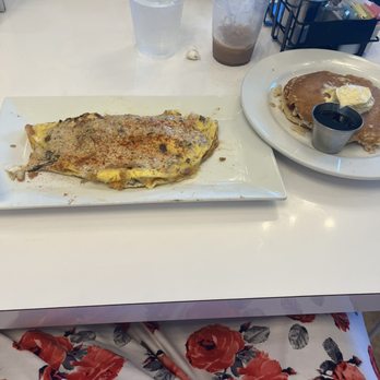 Staks Pancake Kitchen - Memphis - Shrimp omelette - American Near Me - Memphis, Tennessee Staks Pancake Kitchen - Memphis - Shrimp omelette - American Near Me - Memphis, Tennessee