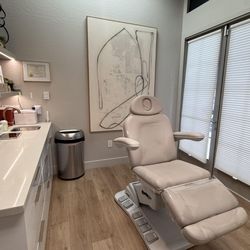 Physician Skin Solutions At Arrowhead - Injector Room