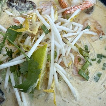 Moxies Deerfoot Meadows Restaurant - Thai curry laksa with prawns - Canadian (New) Near Me - Calgary, Alberta Moxies Deerfoot Meadows Restaurant - Thai curry laksa with prawns - Canadian (New) Near Me - Calgary, Alberta