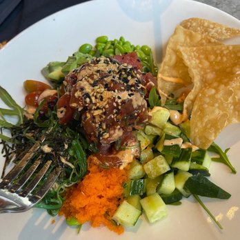 Yard House - Poke Salad - Bars Near Me - Houston, Texas