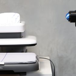 Transfer Superstars - Testing the HTVRont 2 automatica heat press machine and laser alignement tool