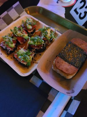 Rose's R&R Bar by null