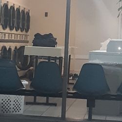 Little River Coin Laundry - You see the person sleeping on the floor? You see the shoes? It's a laundry hostel!