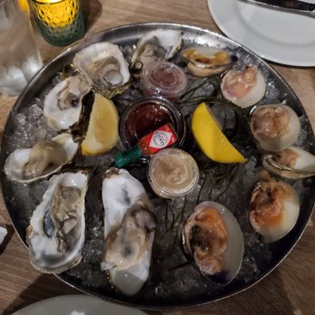 Nick's Lobster House - Clams and oysters - Seafood Near Me - Brooklyn, New York Nick's Lobster House - Clams and oysters - Seafood Near Me - Brooklyn, New York