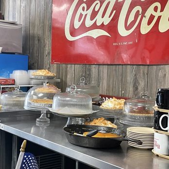 Pope's Cafe - a variety of pies and pies - Breakfast & Brunch Near Me - Shelbyville, Tennessee Pope's Cafe - a variety of pies and pies - Breakfast & Brunch Near Me - Shelbyville, Tennessee