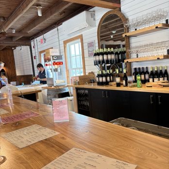 Gooseneck Vineyards - Wineries Near Me - North Kingstown, Rhode Island