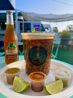 El Viejón Taquería y Mariscos food truck by null