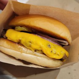 single patty cheeseburger