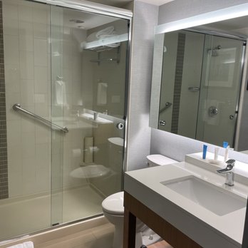 Hyatt Place - Glendale - Bathroom - Hotels Near Me - Glendale, California