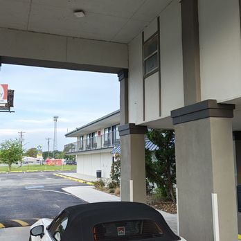 Studio 6 - Hotels Near Me - Alvin, Texas