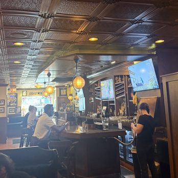 Exchequer Restaurant & Pub - Pizza Near Me - Chicago, Illinois
