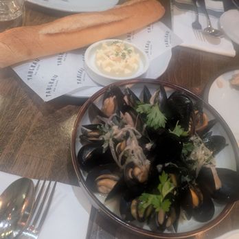 Tableau Bar Bistro - Bars Near Me - Vancouver, British Columbia