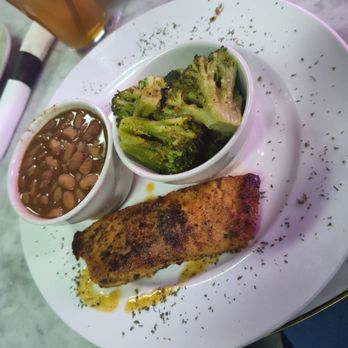 Soul - Salmon, pinto beans, steamed broccoli - Italian Near Me - Nashville, Tennessee