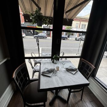 Cosimo's - Window seats - Pizza Near Me - Westfield, New Jersey
