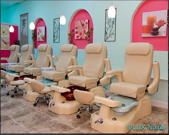 Lux Nails Logo