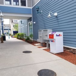 South County Commons - Fedex drop box
