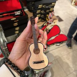 The Holiday Shoppe - Beautiful stuff in this shop. Cute little guitar