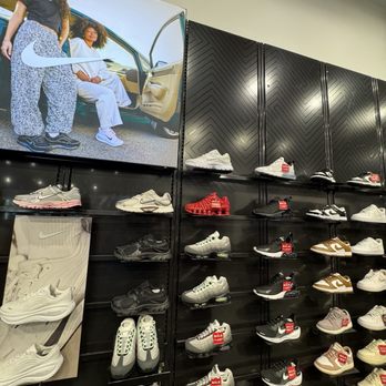 Foot Locker - Shoe Stores Near Me - Orlando, Florida Foot Locker - Shoe Stores Near Me - Orlando, Florida