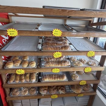 Tres Monitos Bakery - Fresh specialty bread - Bakeries Near Me - Hialeah, Florida