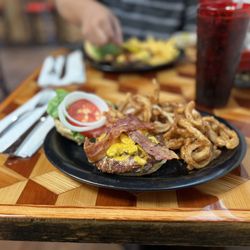 Papys Place - Bacon Cheeseburger w onion rings