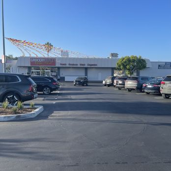 Grocery Outlet - Shared parking lot - Grocery Near Me - Lomita, California Grocery Outlet - Shared parking lot - Grocery Near Me - Lomita, California