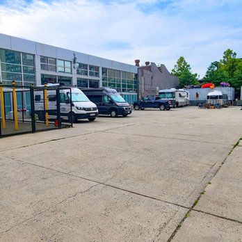 Skyline RV Camp - RV Parks Near Me - Brooklyn, New York