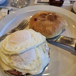 egg sandwich.