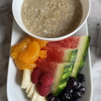 La Social - Maple Oatmeal and Fruit - Breakfast & Brunch Near Me - Miami, Florida