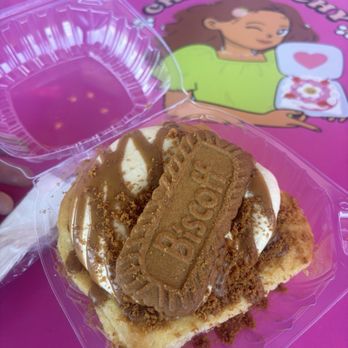 Chez Peachy - Biscoff cinnamon roll - Custom Cakes Near Me - Tucson, Arizona Chez Peachy - Biscoff cinnamon roll - Custom Cakes Near Me - Tucson, Arizona