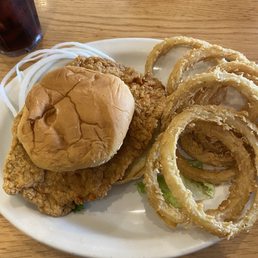 Pork tenderloin sandwich and onion rings Pork tenderloin sandwich and onion rings