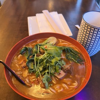 Cubist Circle - Beef noodle soup - Szechuan Near Me - Brookline, Massachusetts
