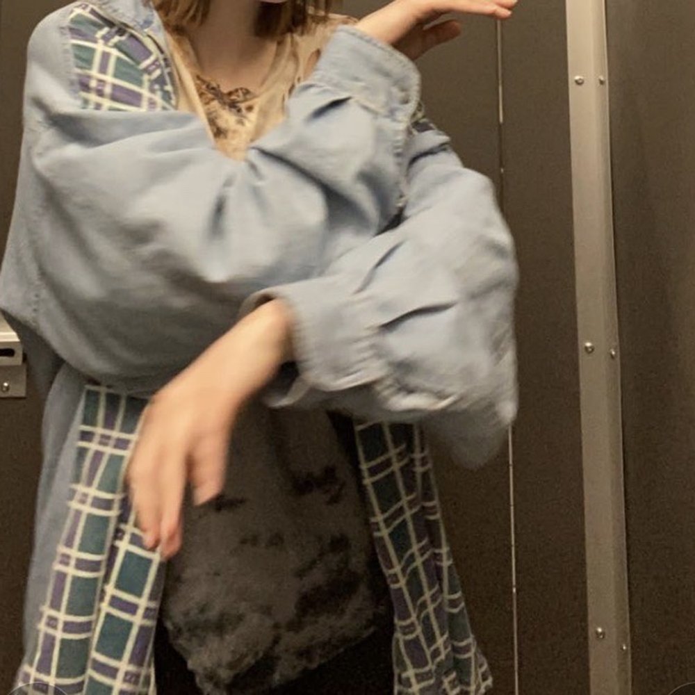 Long sleeve shirt.