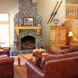 Discover Sunriver Vacation Rentals - The living room at Red Cedar 12, one of our over 140 Sunriver homes.