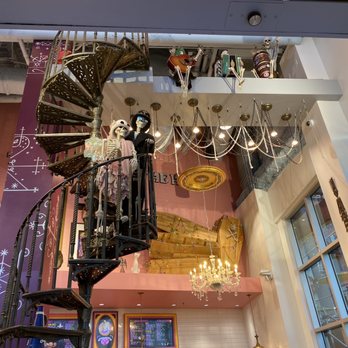 Voodoo Doughnut - Interior - Bakeries Near Me - Orlando, Florida Voodoo Doughnut - Interior - Bakeries Near Me - Orlando, Florida