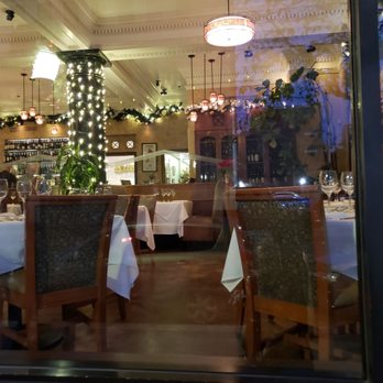 L'Opera - empty tables - Italian Near Me - Long Beach, California L'Opera - empty tables - Italian Near Me - Long Beach, California