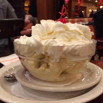 Junior's Restaurant - Banana split - Bakeries Near Me - Brooklyn, New York
